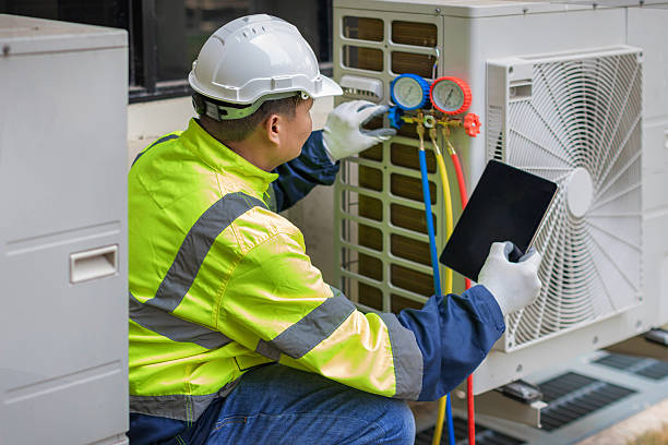 Professional Hvac technician working in Bardwell, TX